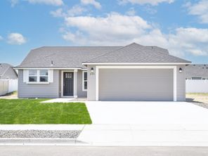208 Newfield Dr (The Clearwater)