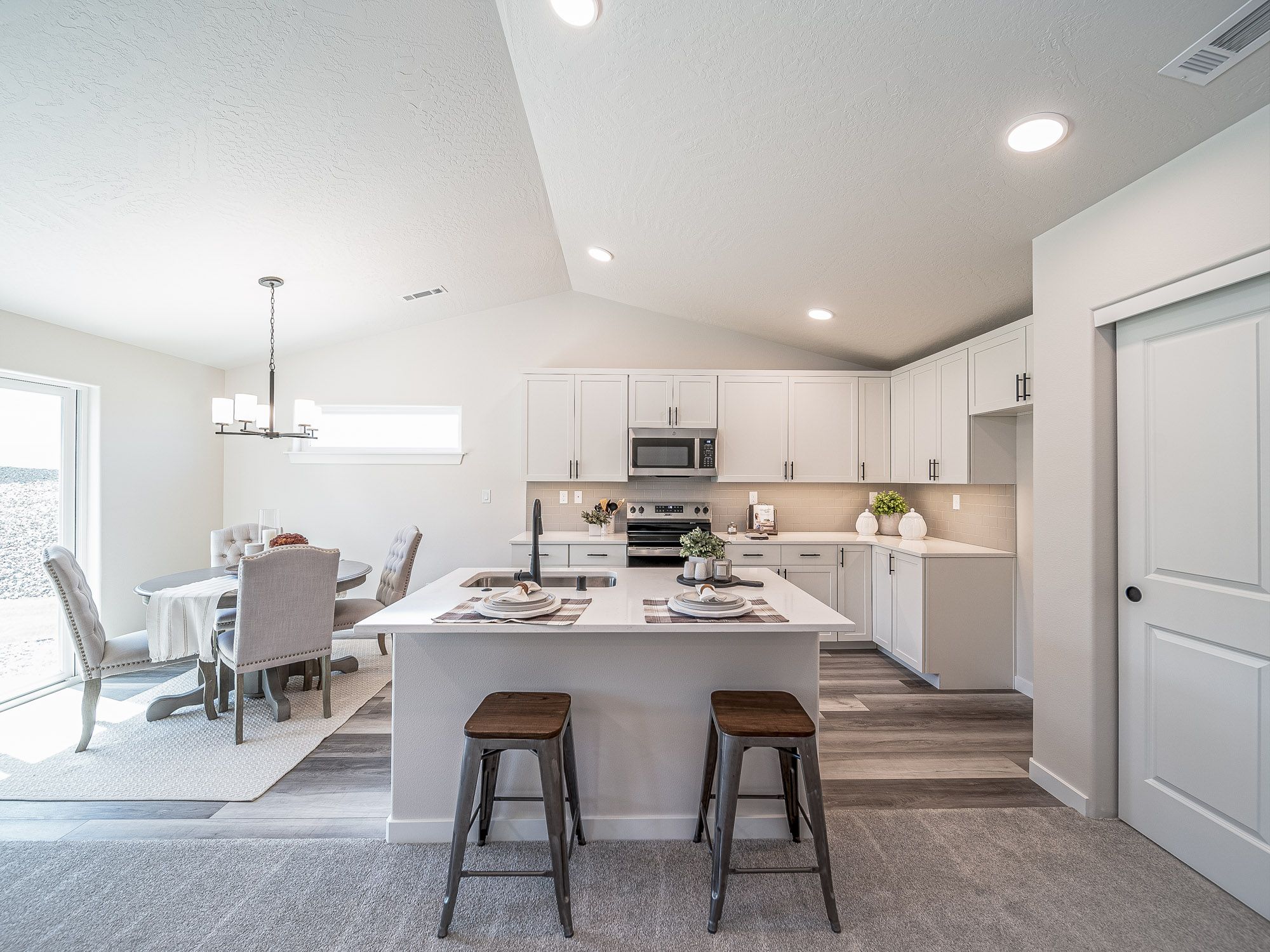 1588 SW Kelandren Dr STAGED-2