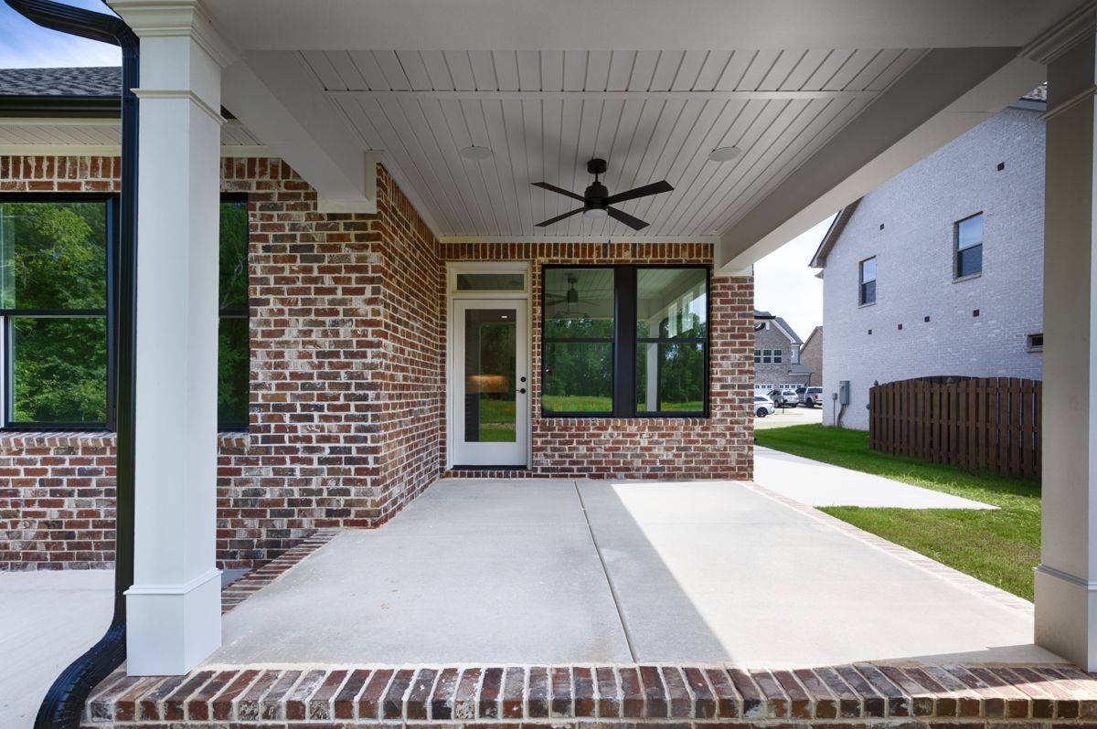 Loudon - Covered Patio