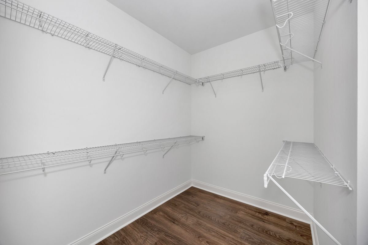 Loudon - Master Closet