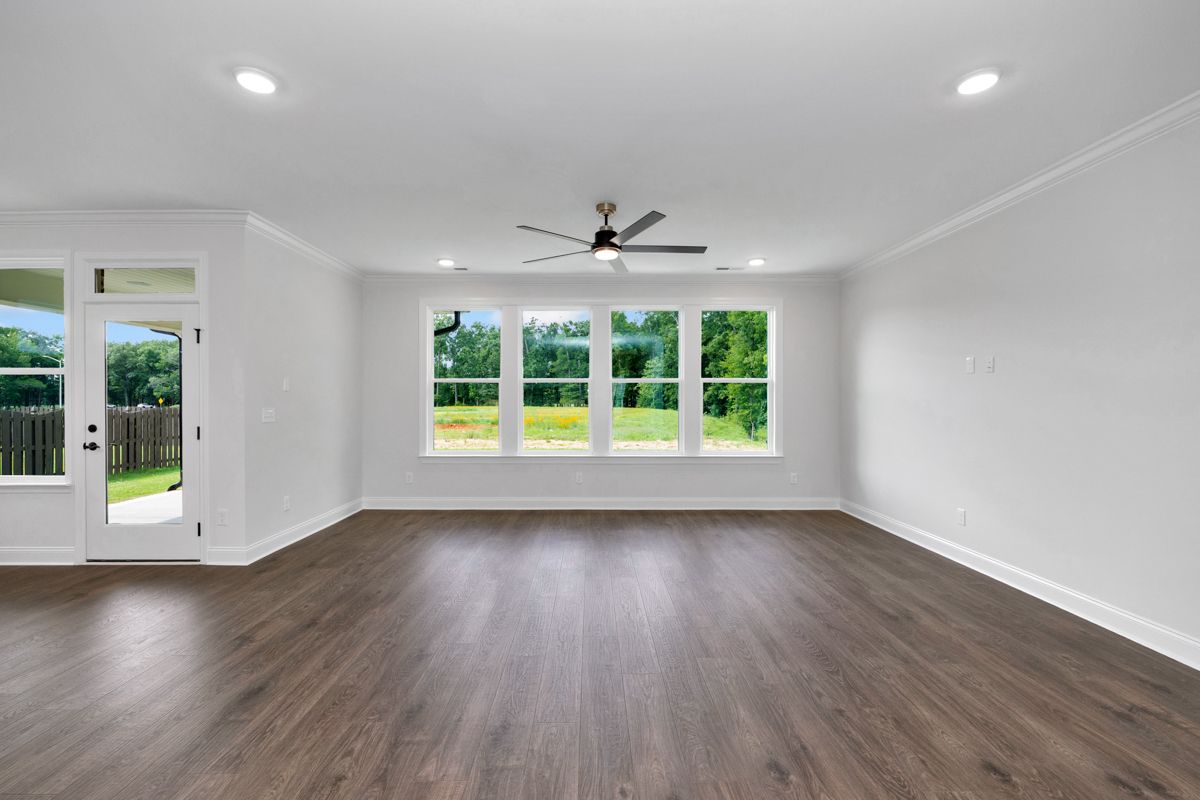 Loudon - Living Room