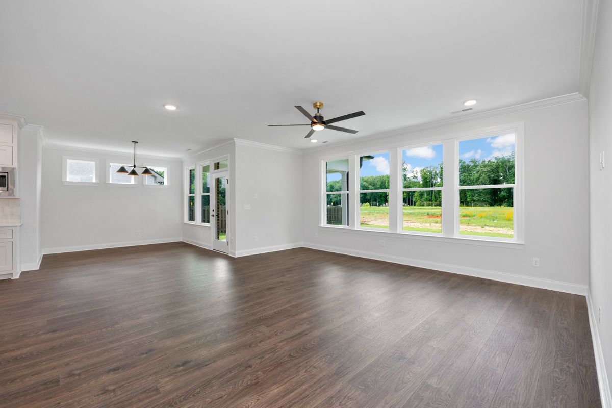 Loudon - Living Room