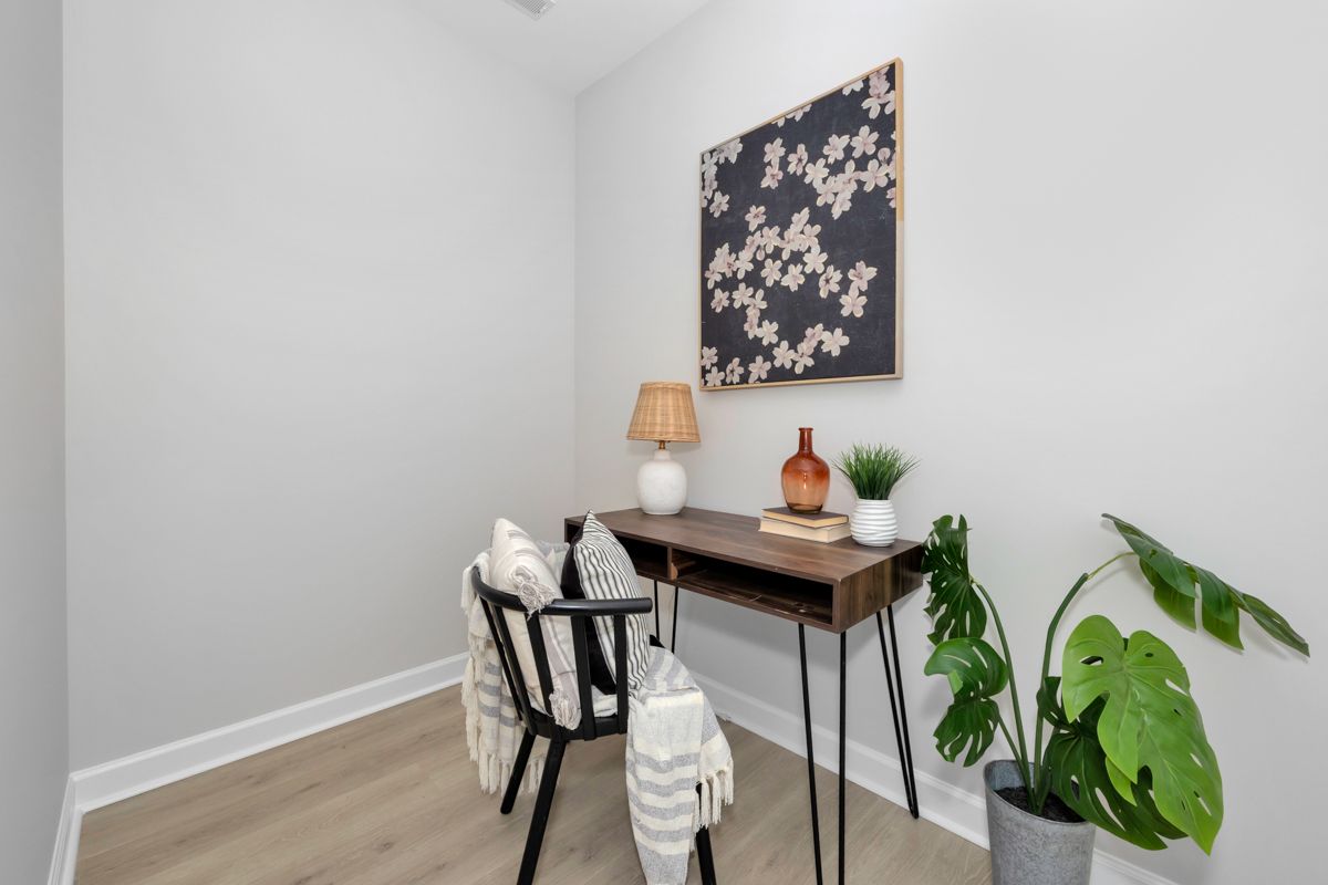 Marshall - 2nd Flex / Office