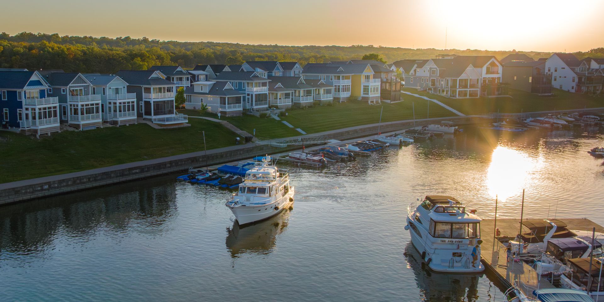 Heritage Harbor has many different types of waterfront homes/homesite available. 