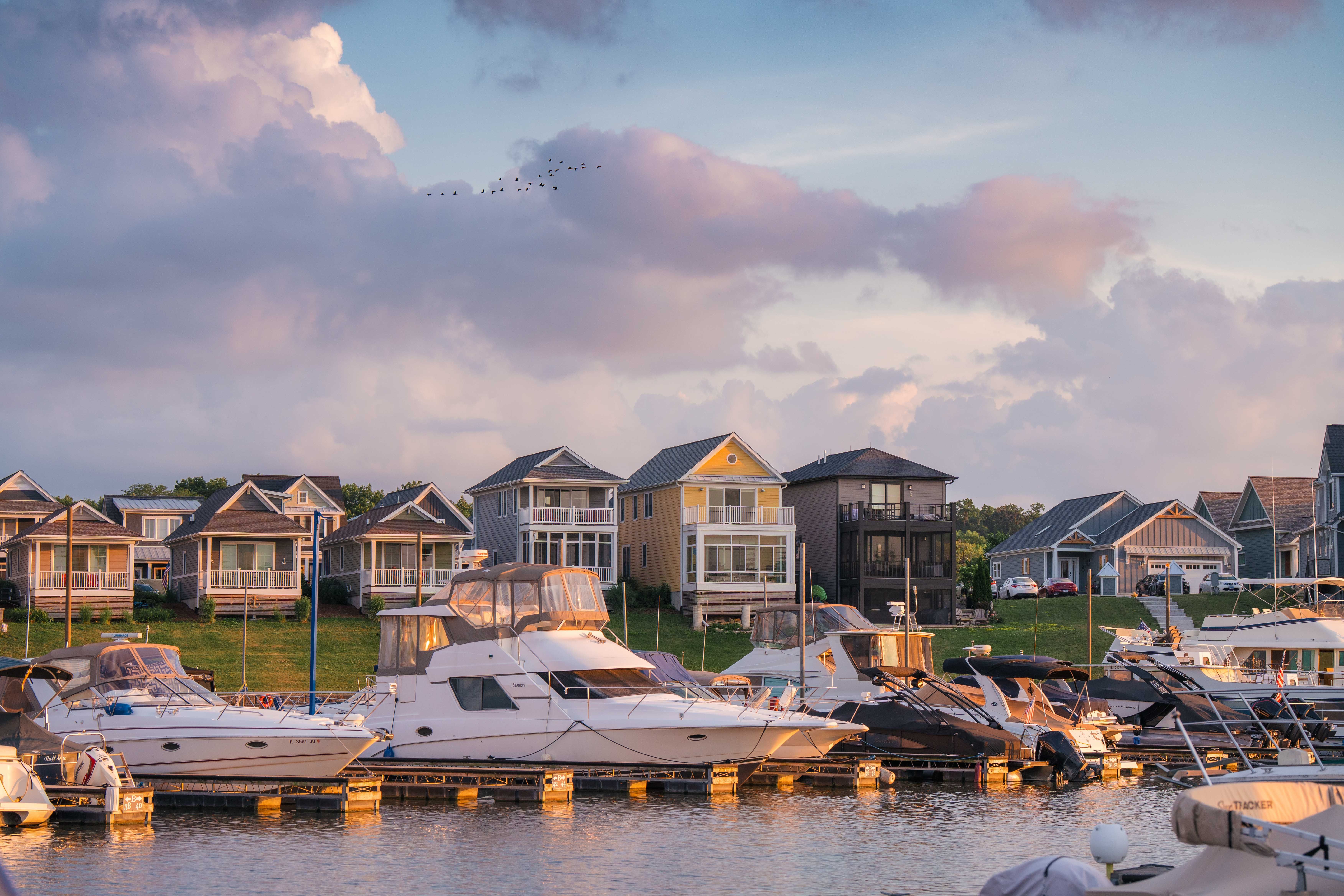  Positioned on the Illinois Waterway, the Heritage Harbor Marina offers 32 acres of nearly 6-foot deep harbor, boasts a harbor opening width of 200 feet and hosts 216 boat slips ranging between 25 and 60 feet.