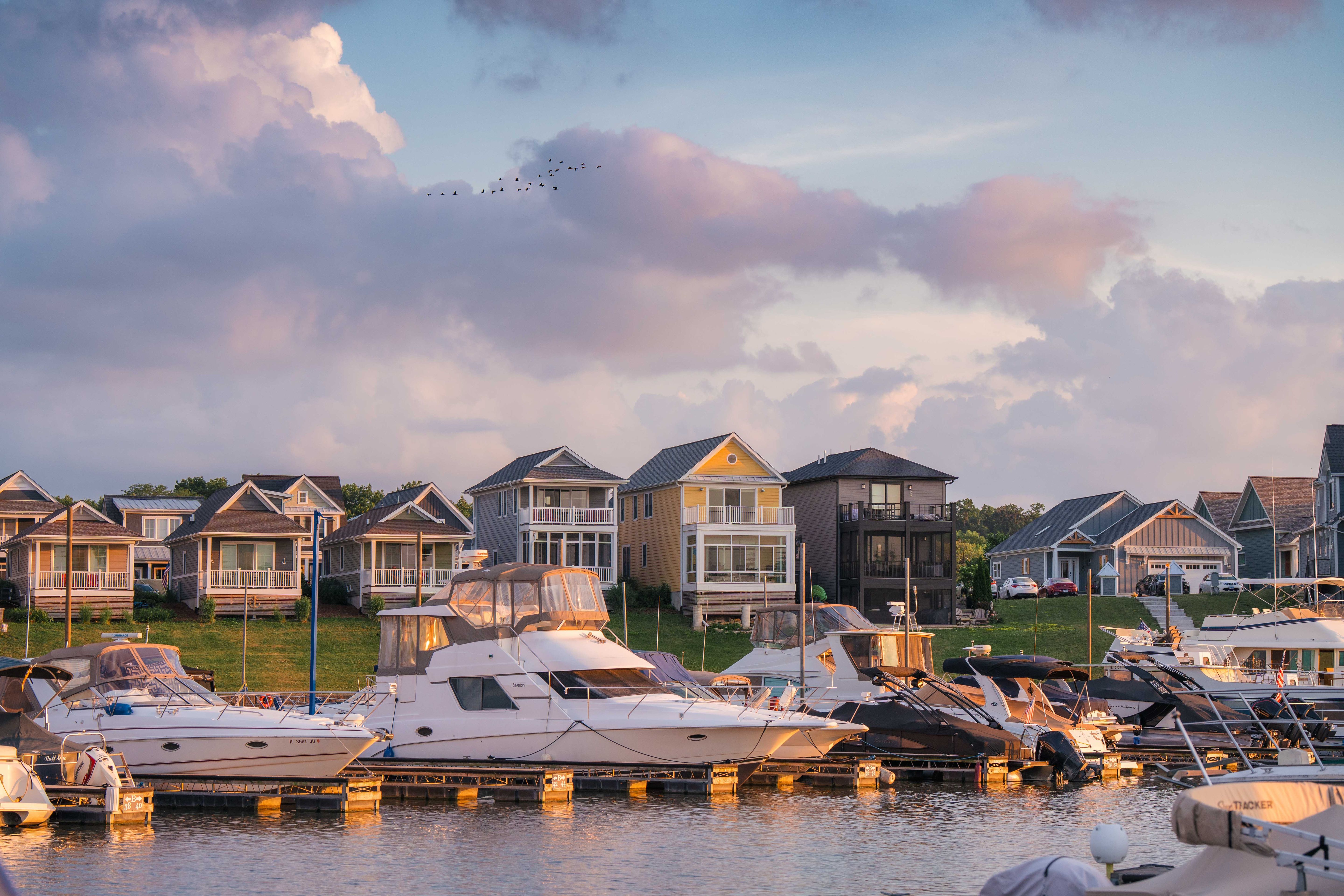  Positioned on the Illinois Waterway, the Heritage Harbor Marina offers 32 acres of nearly 6-foot deep harbor, boasts a harbor opening width of 200 feet and hosts 216 boat slips ranging between 25 and 60 feet.