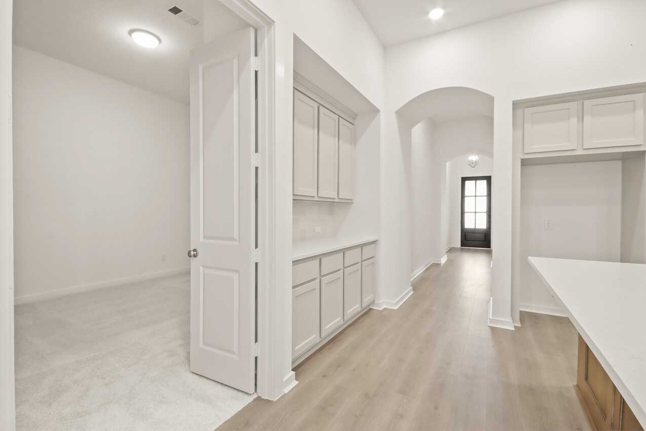 Entry/Entertainment Room