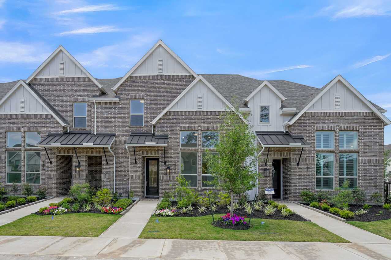Plan Ashford - Woodforest Townhomes: Townhomes: The Villas: Montgomery, Texas - Highland Homes