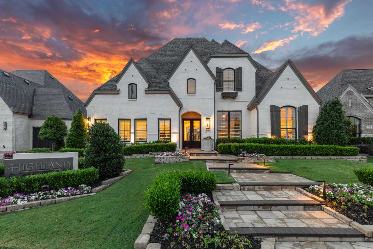Mustang Lakes: 60ft. lots por Highland Homes en Dallas Texas