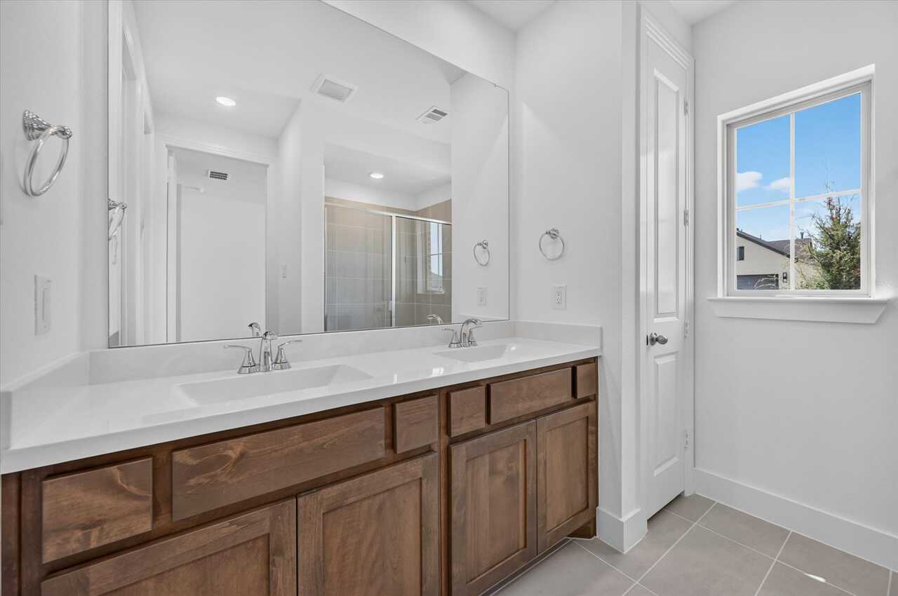 Flex Gen Suite Bathroom