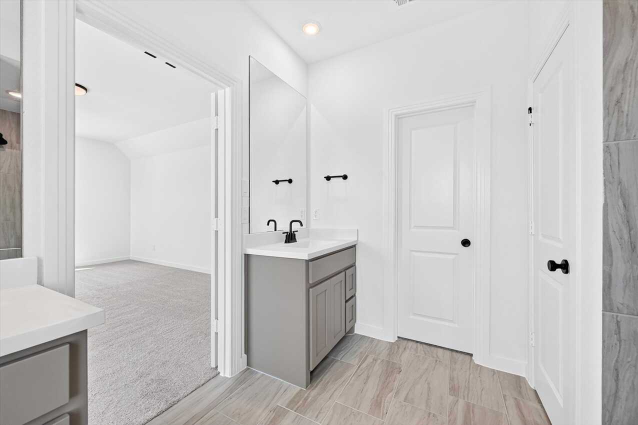 Flex Gen Suite Bathroom