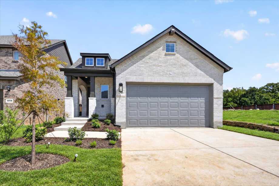 Plan Carlton - Gateway Village - The Reserve: 40ft. lots: Denison, Texas - Highland Homes