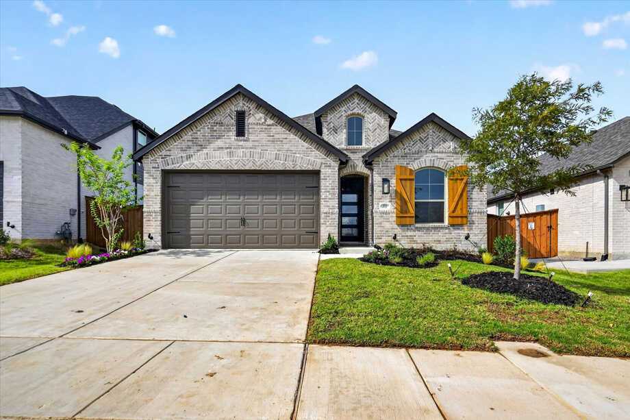 Plan Bentley - Sandbrock Ranch: 45ft. lots: Aubrey, Texas - Highland Homes