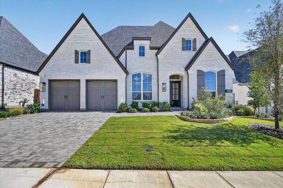 1816 Acoma Way (Plan 215)