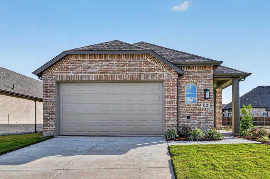 Plan Corby - Creekshaw: Royse City, Texas - Highland Homes