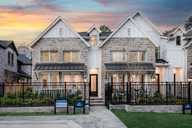 Woodforest Townhomes: Townhomes:  The Patios por Highland Homes en Houston Texas