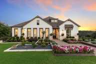 Lakeside at Tessera on Lake Travis por Highland Homes en Austin Texas