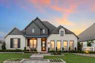 Myrtle Creek por Highland Homes en Dallas Texas