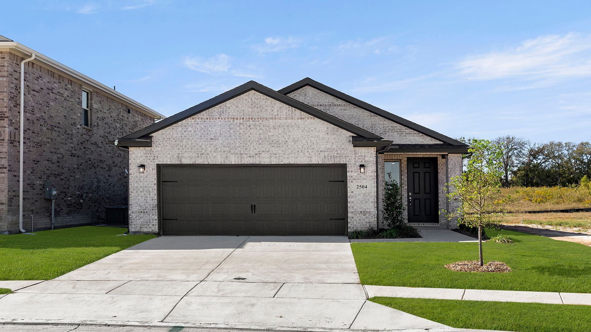 0_01. 2504 Yo Ranch - Front
