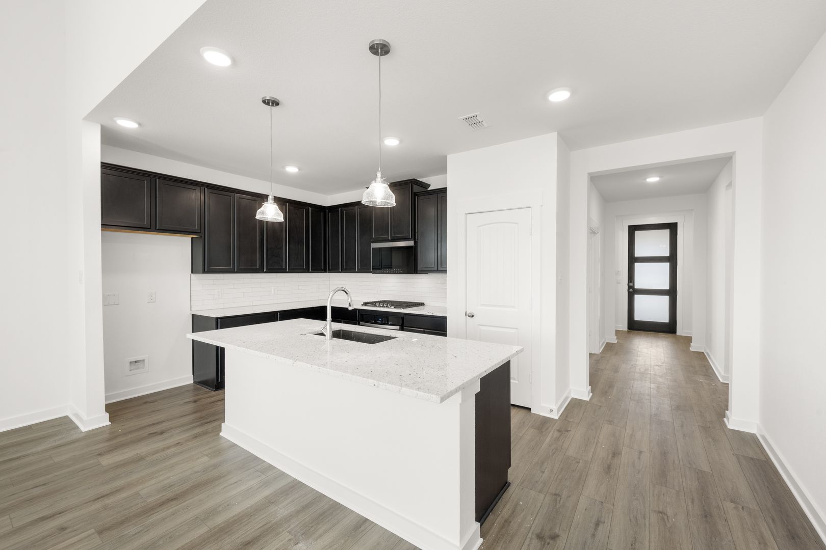 13_6937 Freight Train- Kitchen-1