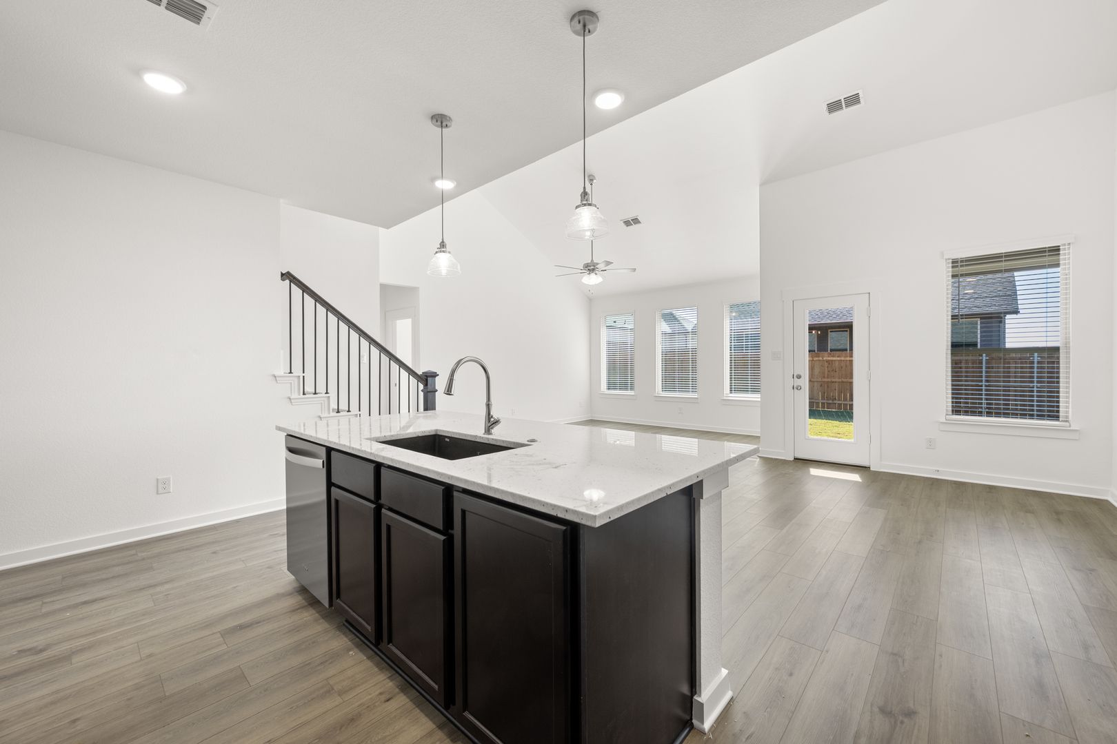 16_6937 Freight Train- Kitchen-4