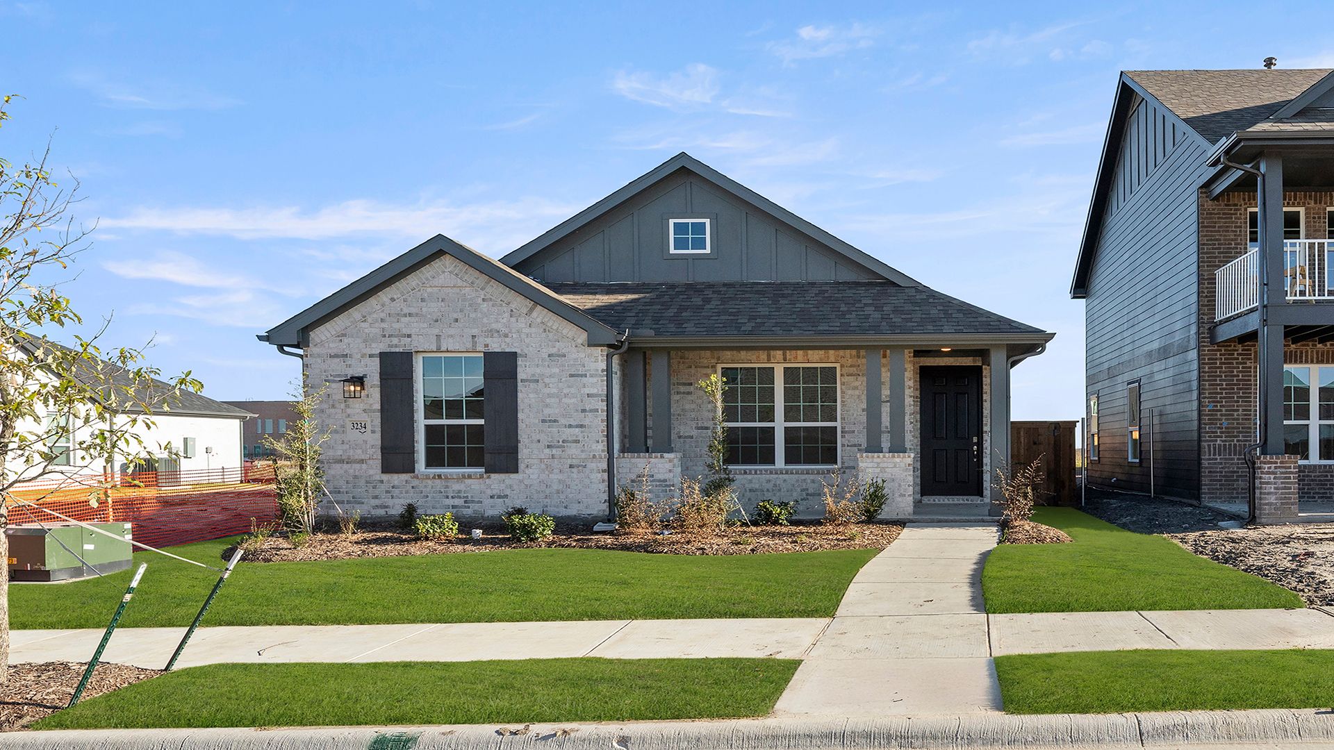 0_01. 3234 Summerland - Front