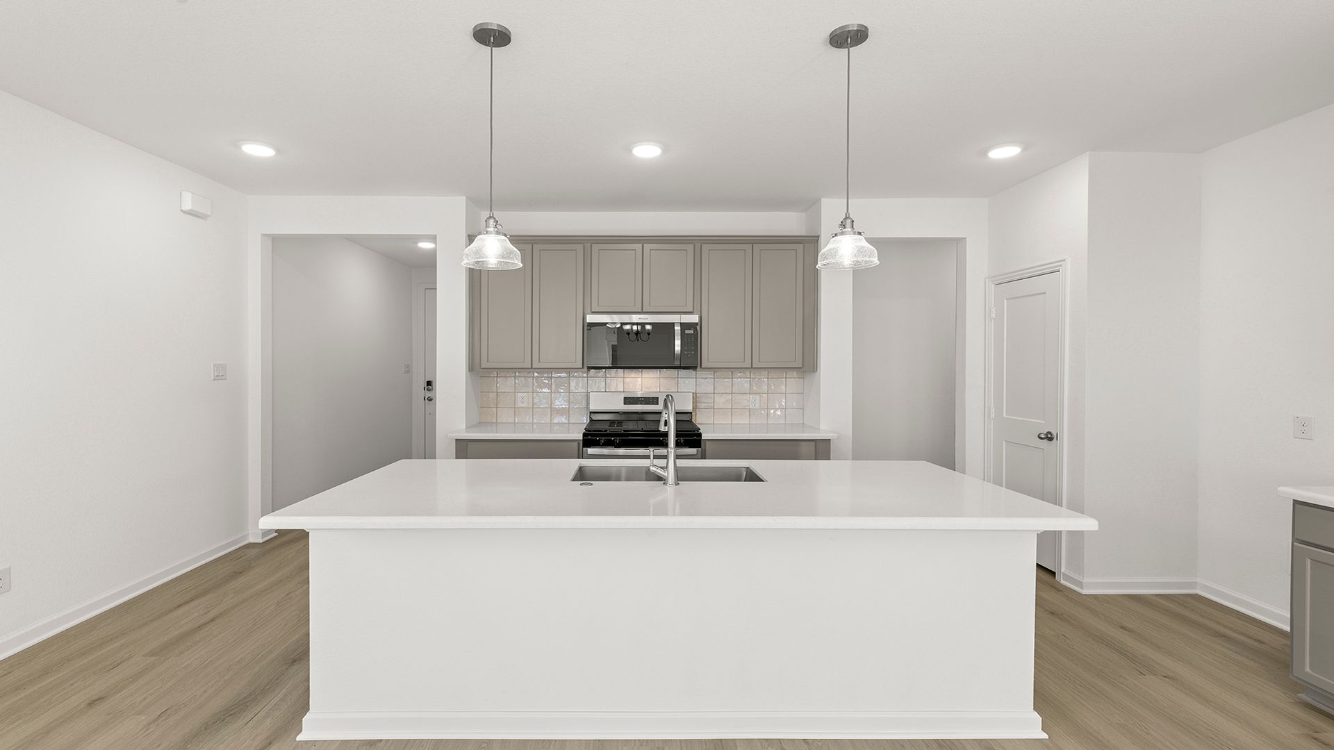 5_06. 3234 Summerland - Kitchen