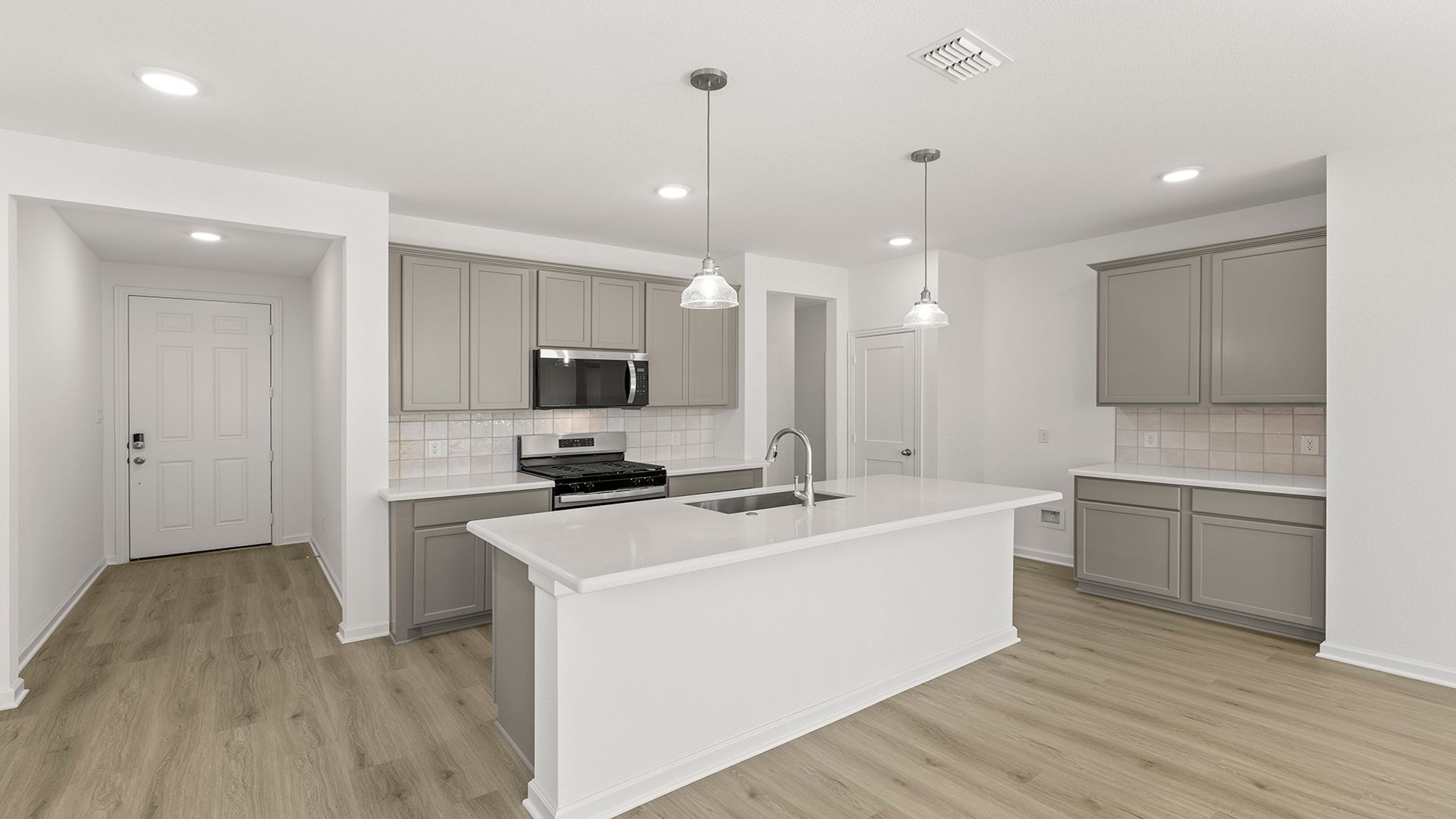 6_07. 3234 Summerland - Kitchen (2)