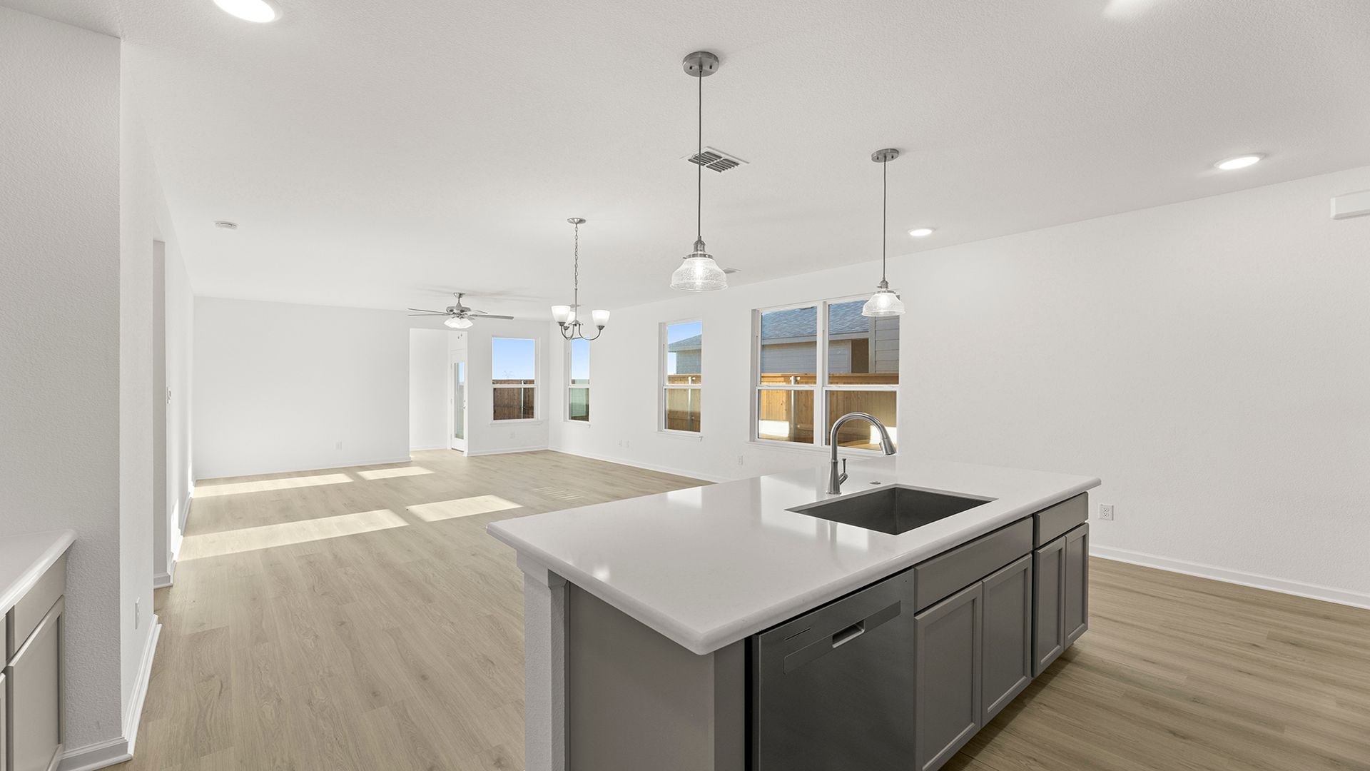 8_09. 3234 Summerland - Kitchen (4)