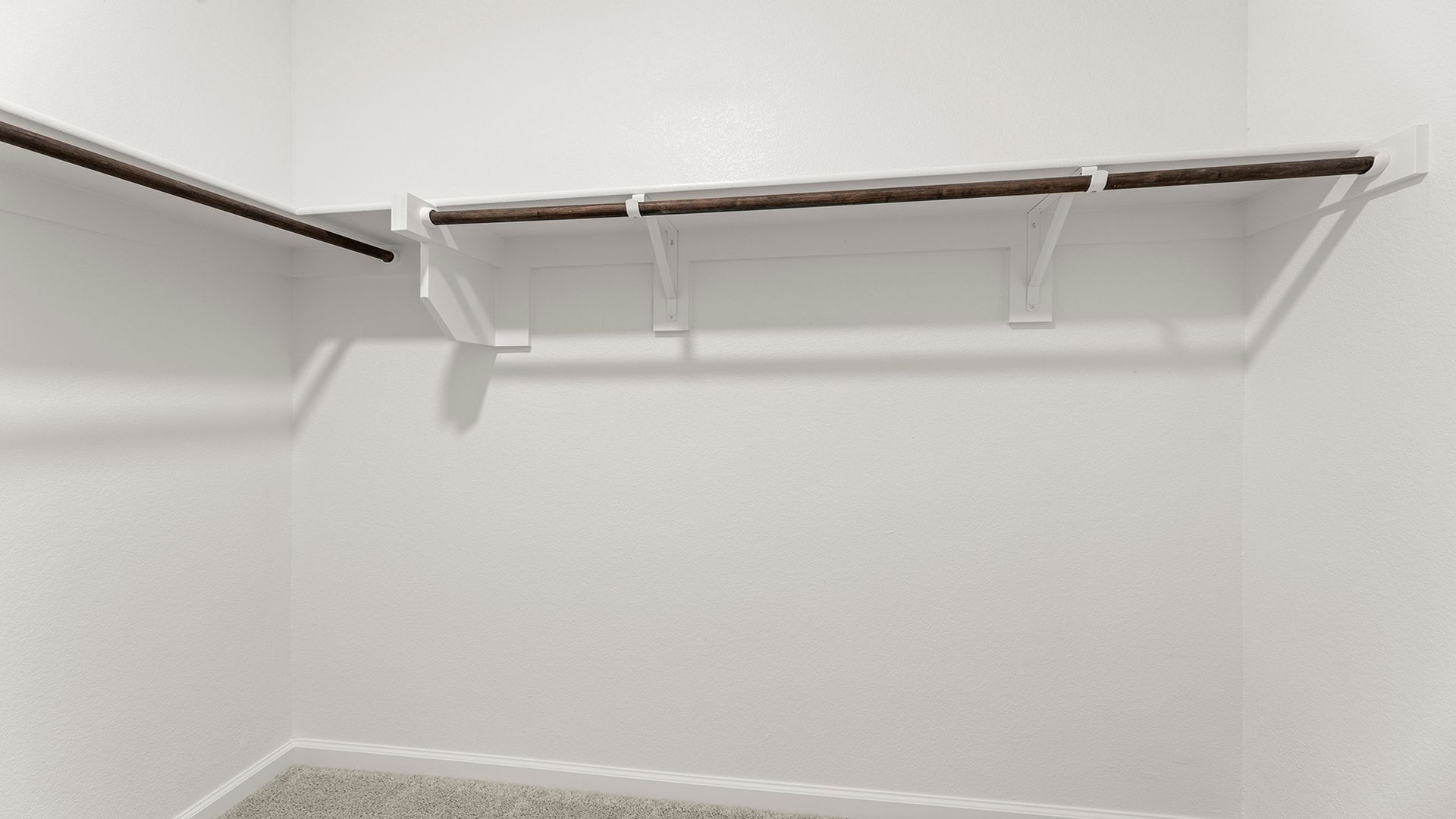 22_23. 3234 Summerland - Closet