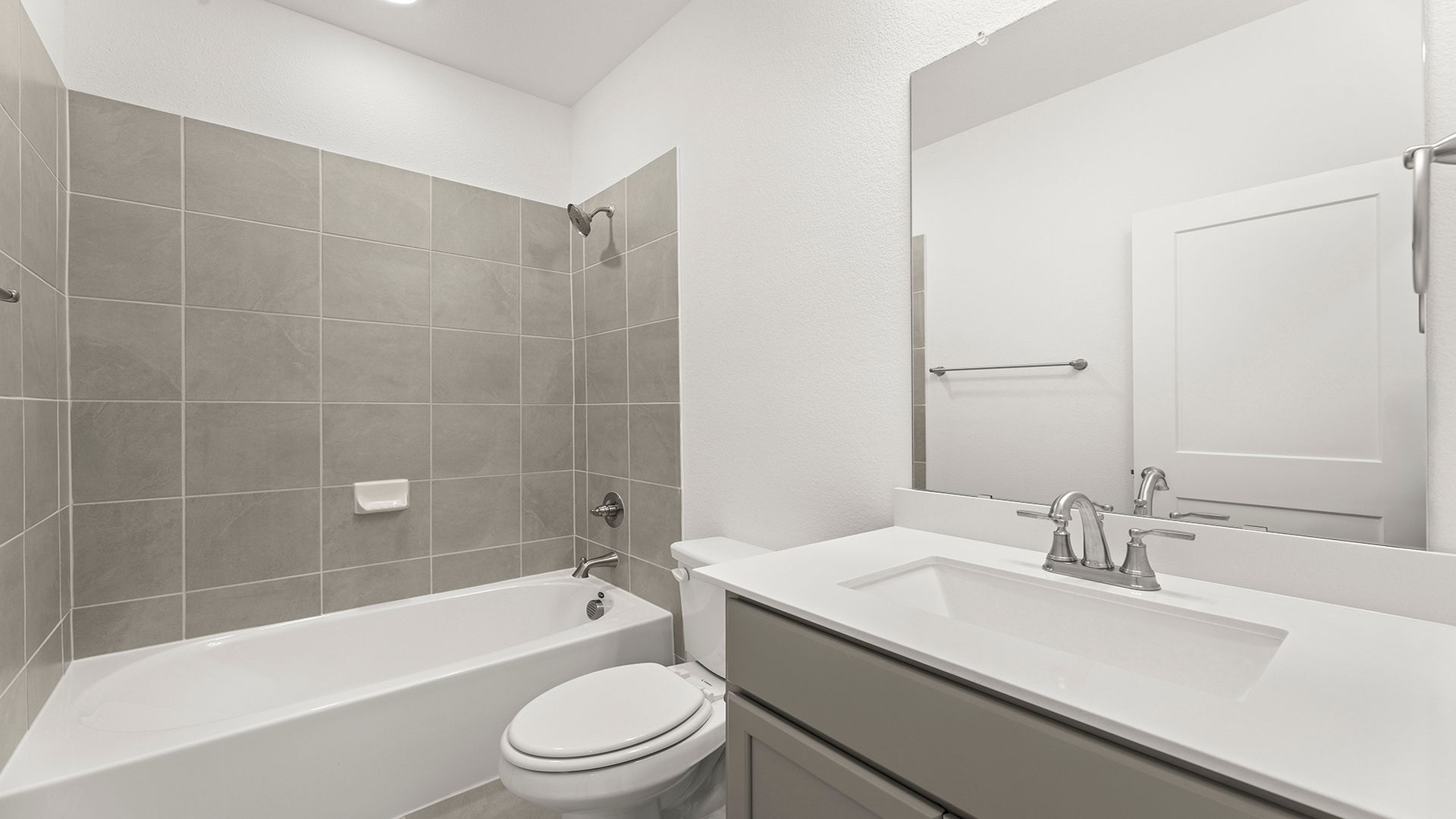 3_04. 3234 Summerland - 2ND Bath