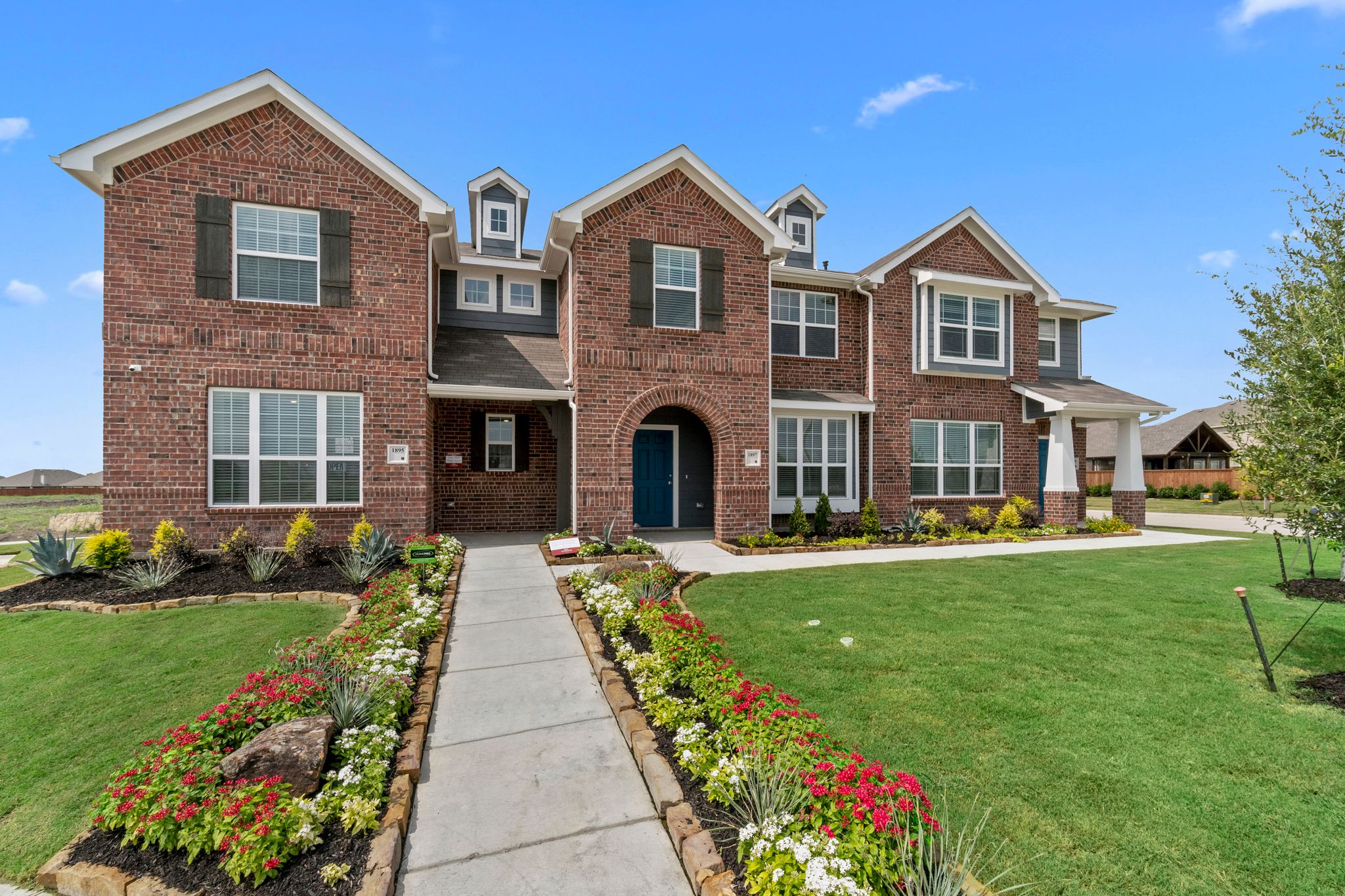 casa en Heartland Townhomes por HistoryMaker Homes