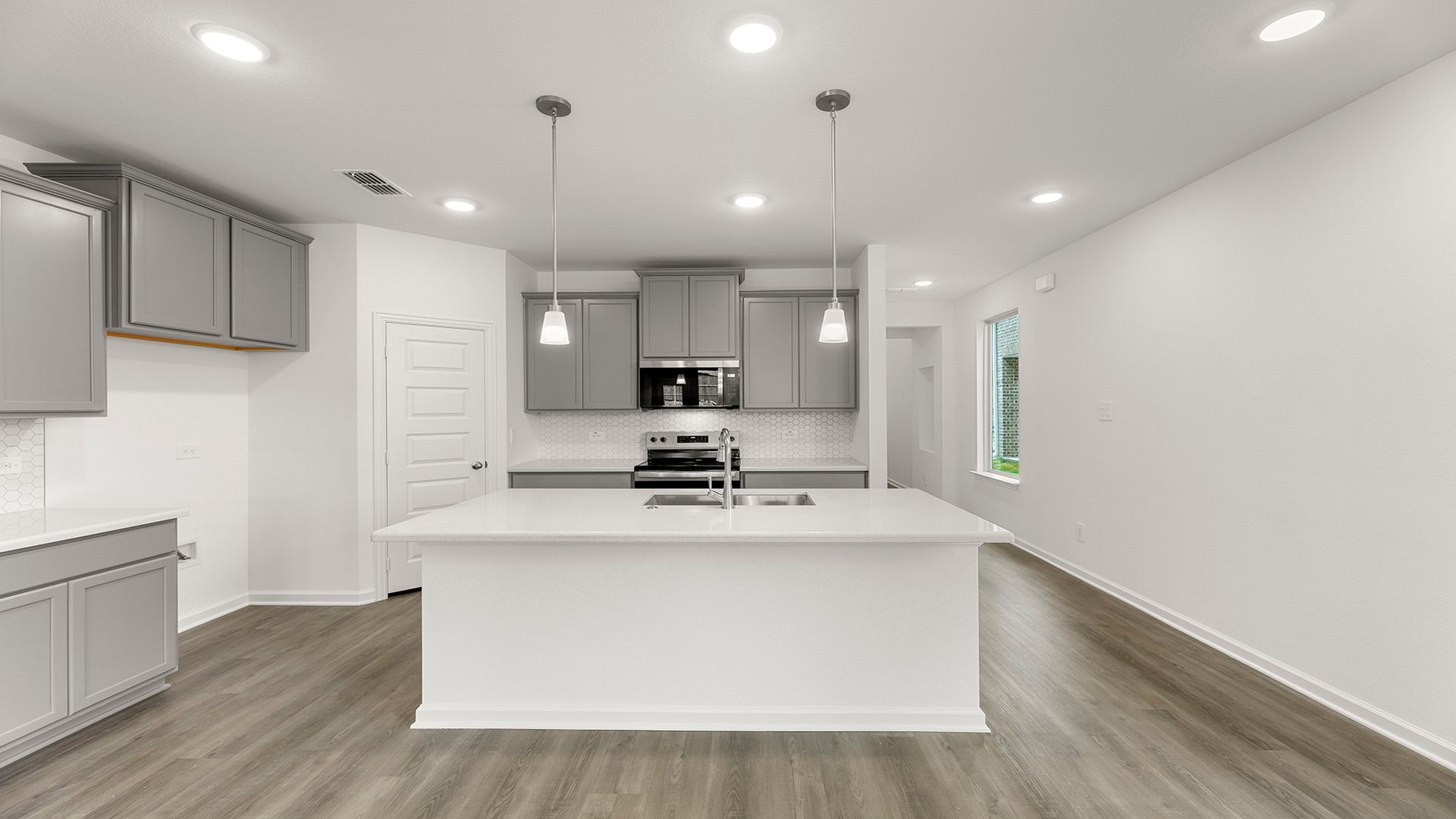 5_06. 1716 Edgeway - Kitchen
