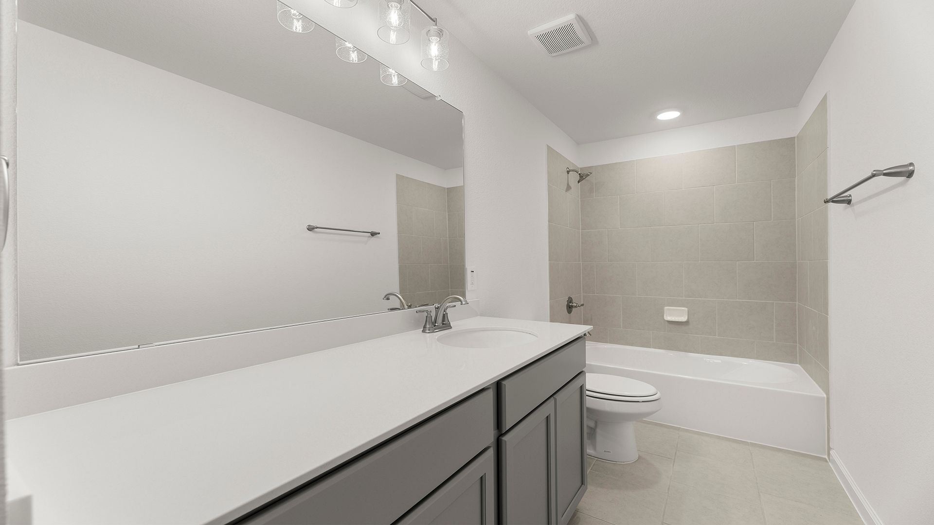 23_24. 1716 Edgeway - 2ND Bath