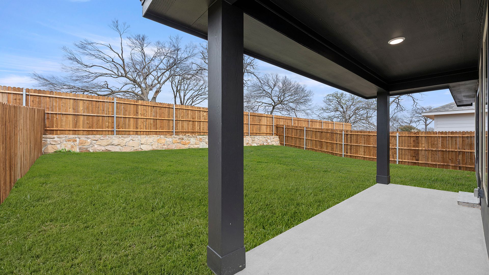 25_26. 1716 Edgeway - Patio