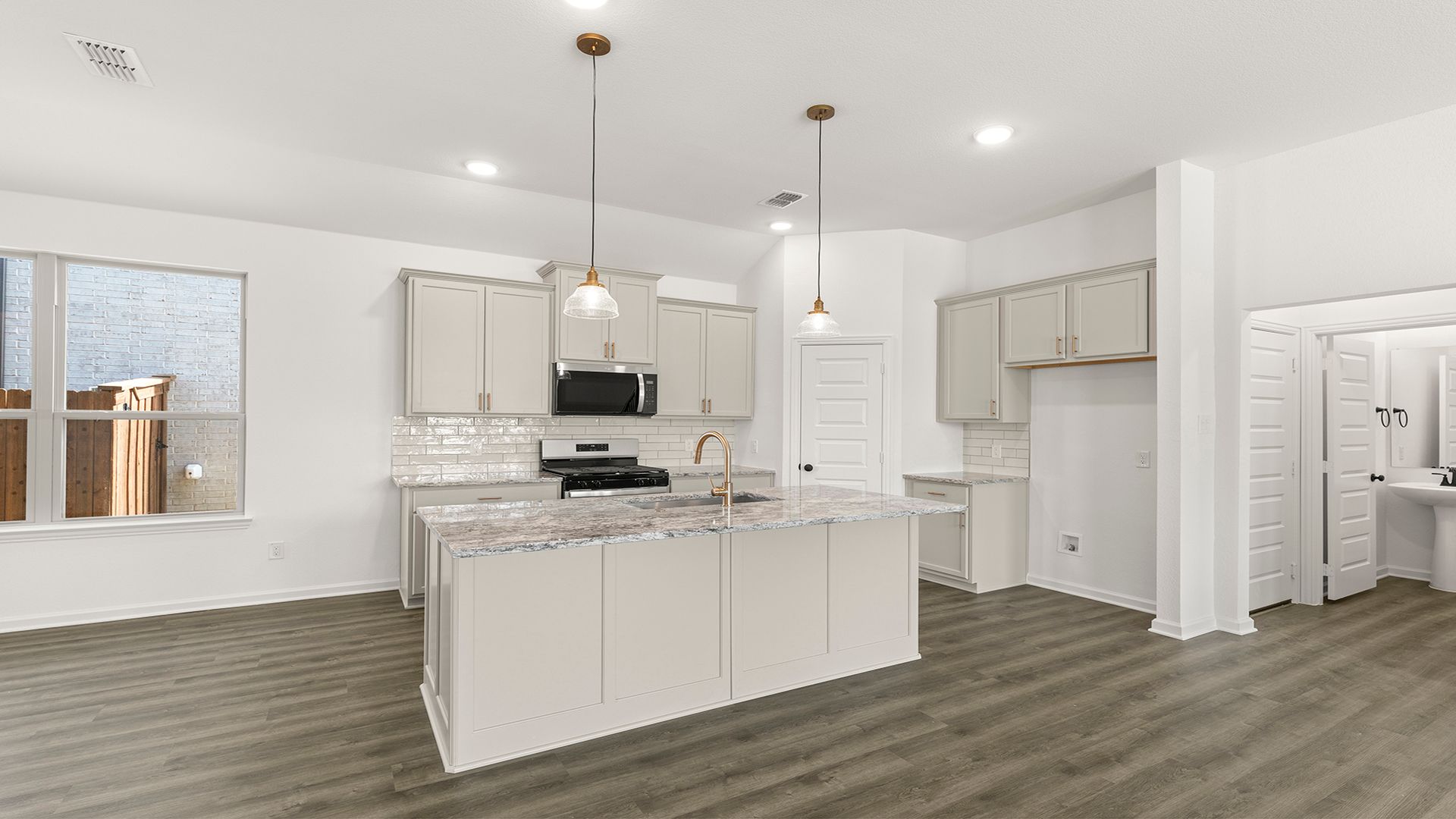 6_07. 2144 Sunnymede - Kitchen (2)