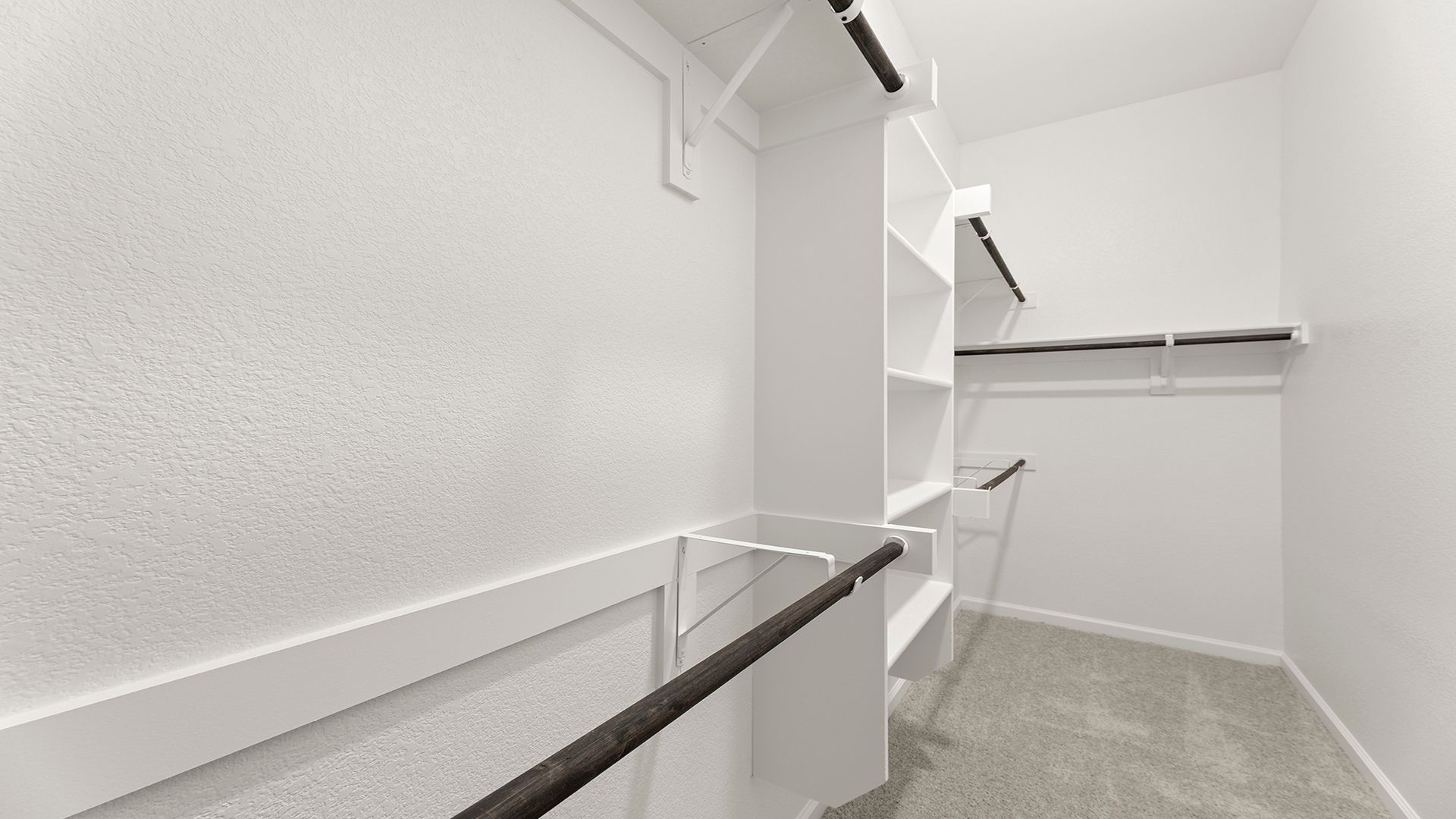18_19. 2144 Sunnymede - Closet