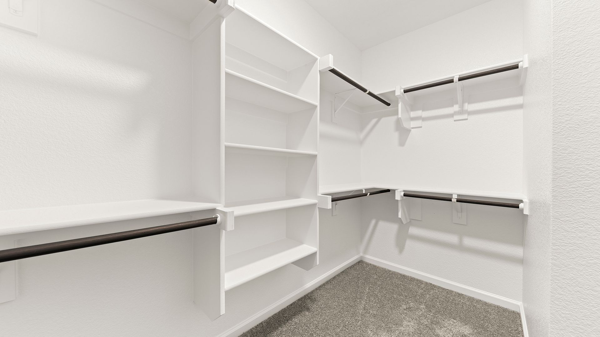 22_23. 1734 Coachman - Closet