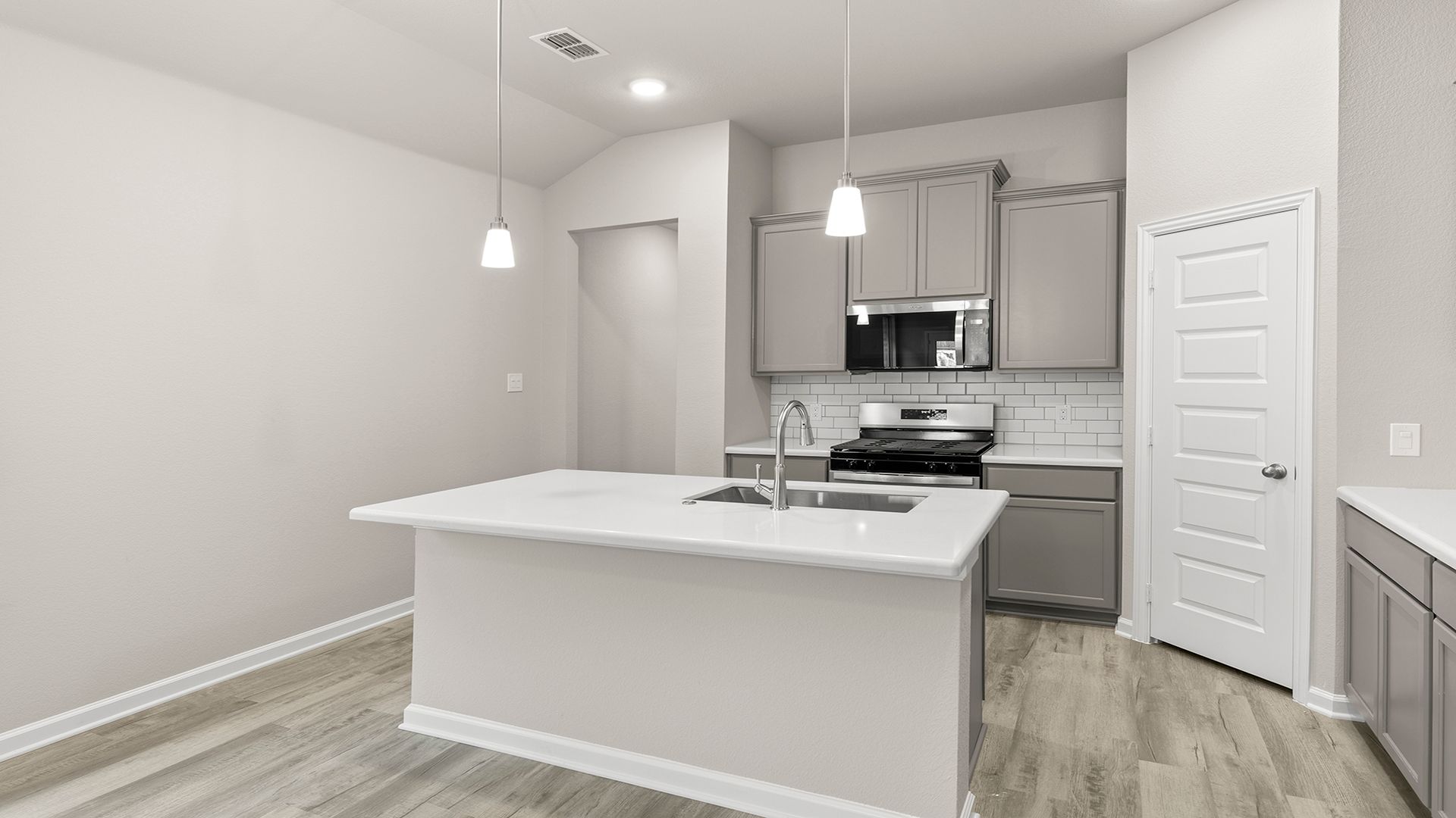 4_05. 1734 Coachman - Kitchen (2)