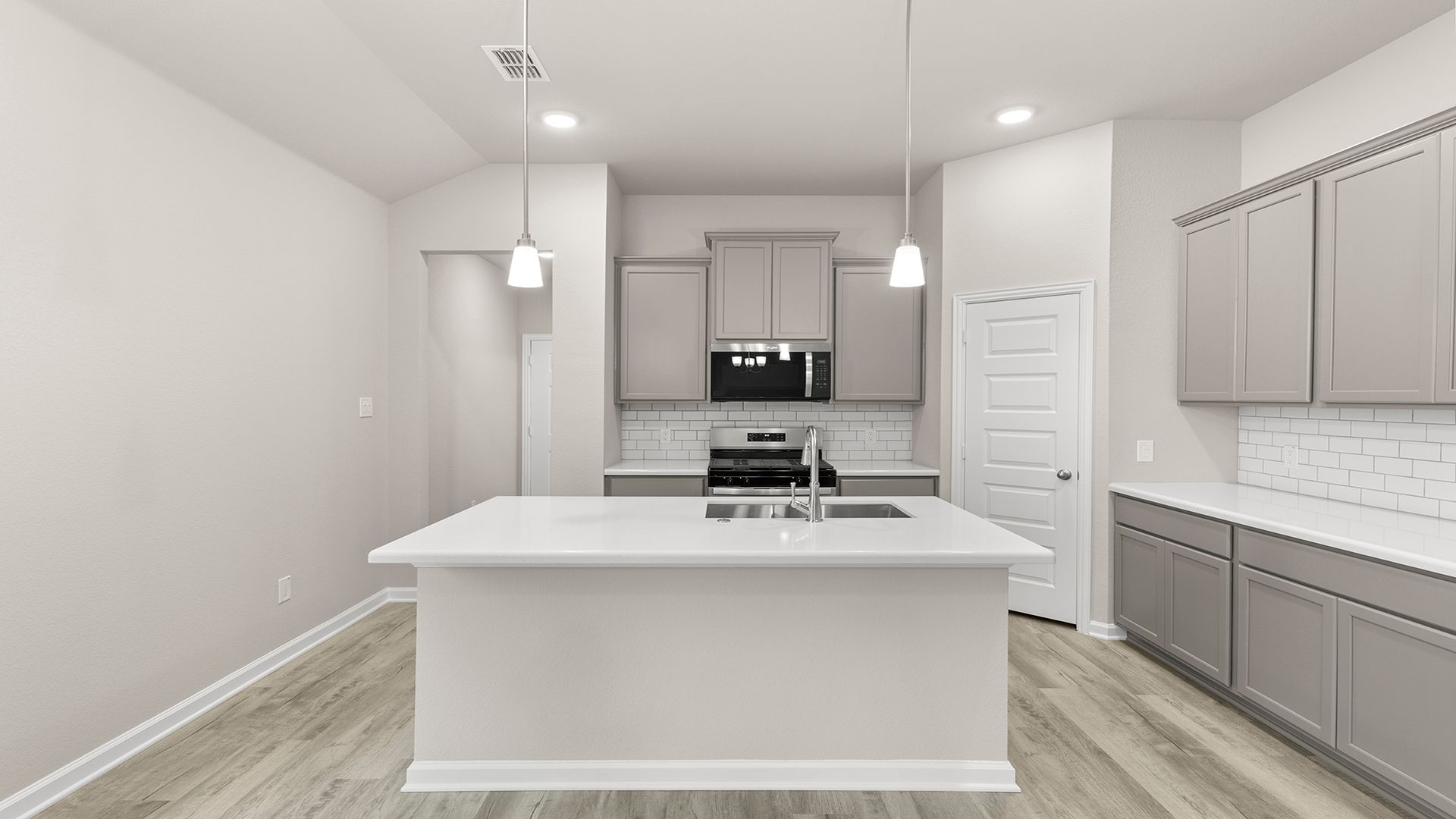 3_04. 1734 Coachman - Kitchen