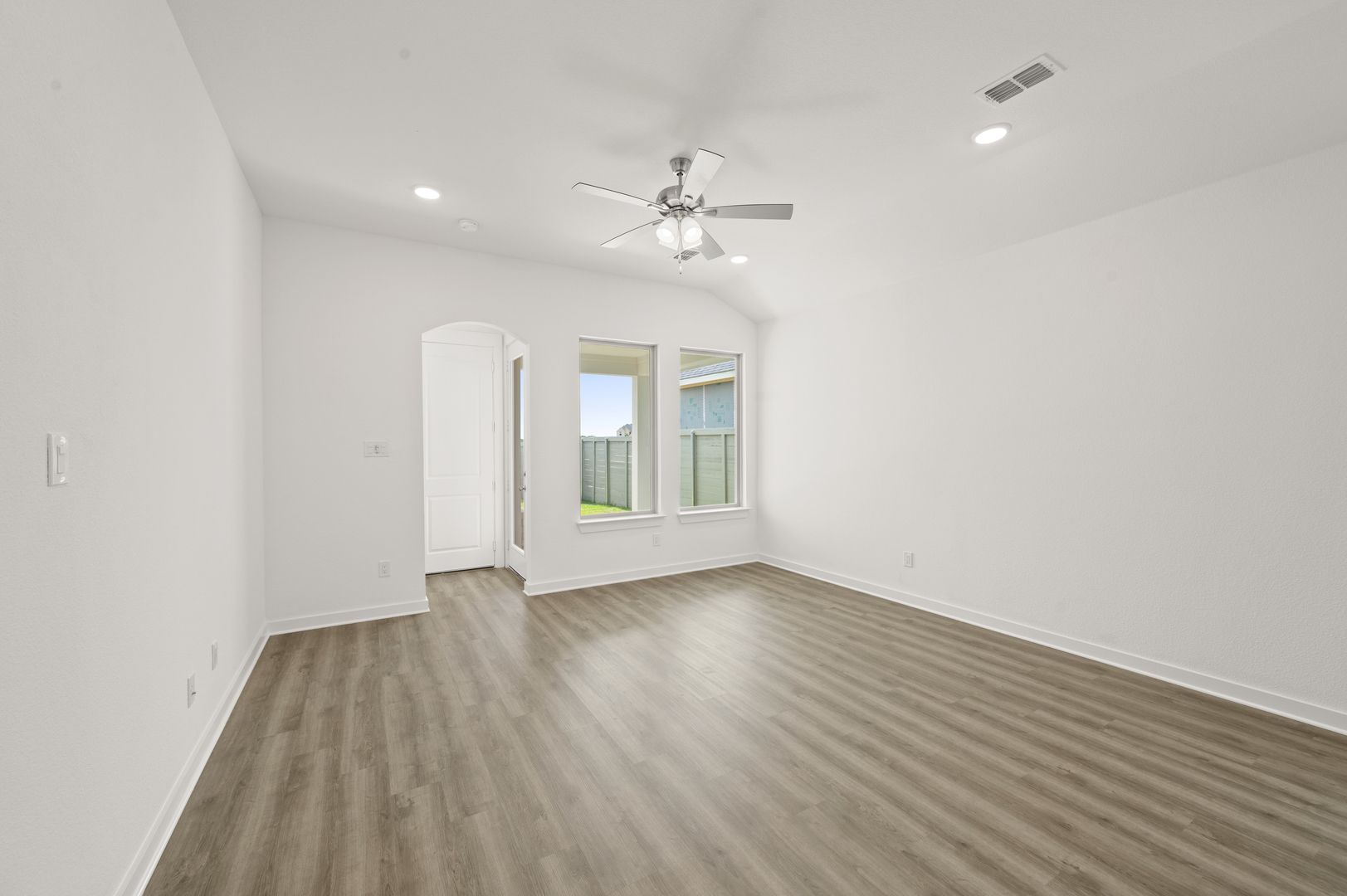 13_8708 Treeline- Living Room-1