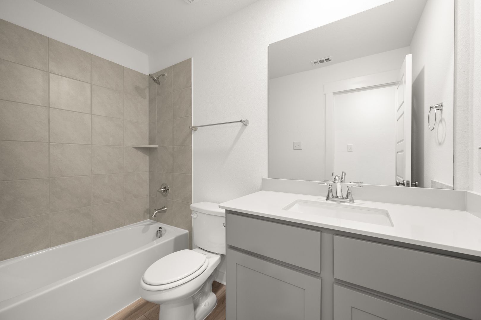 20_234 Wagon Spoke- Bathroom-1