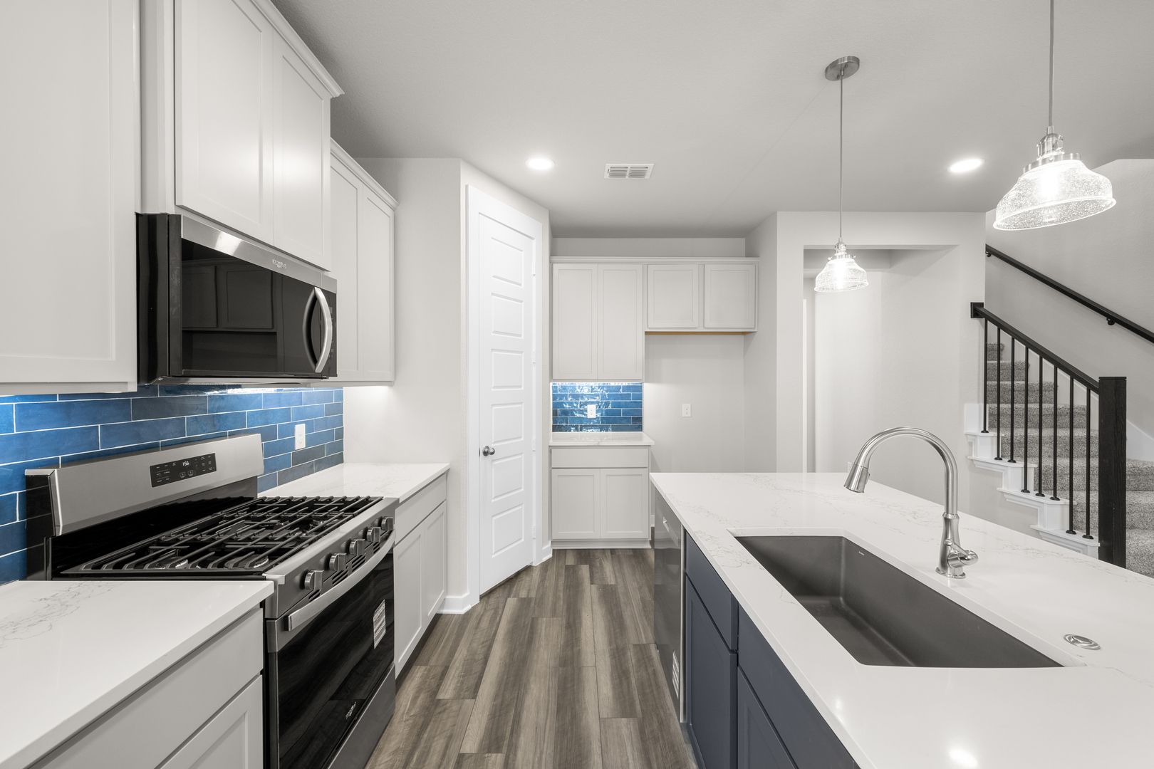 9_8921 Acorn- kitchen-3