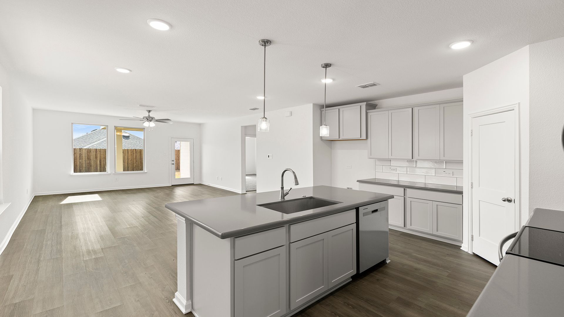 12_13. 1705 Meadow Crest - Kitchen (4)