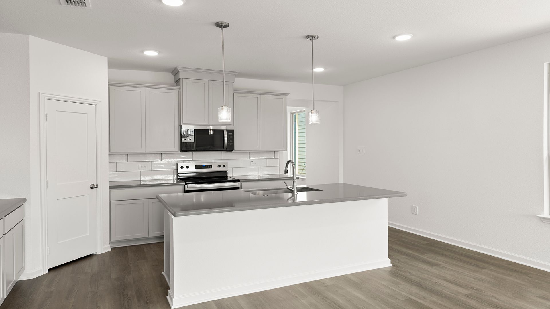 11_12. 1705 Meadow Crest - Kitchen (3)