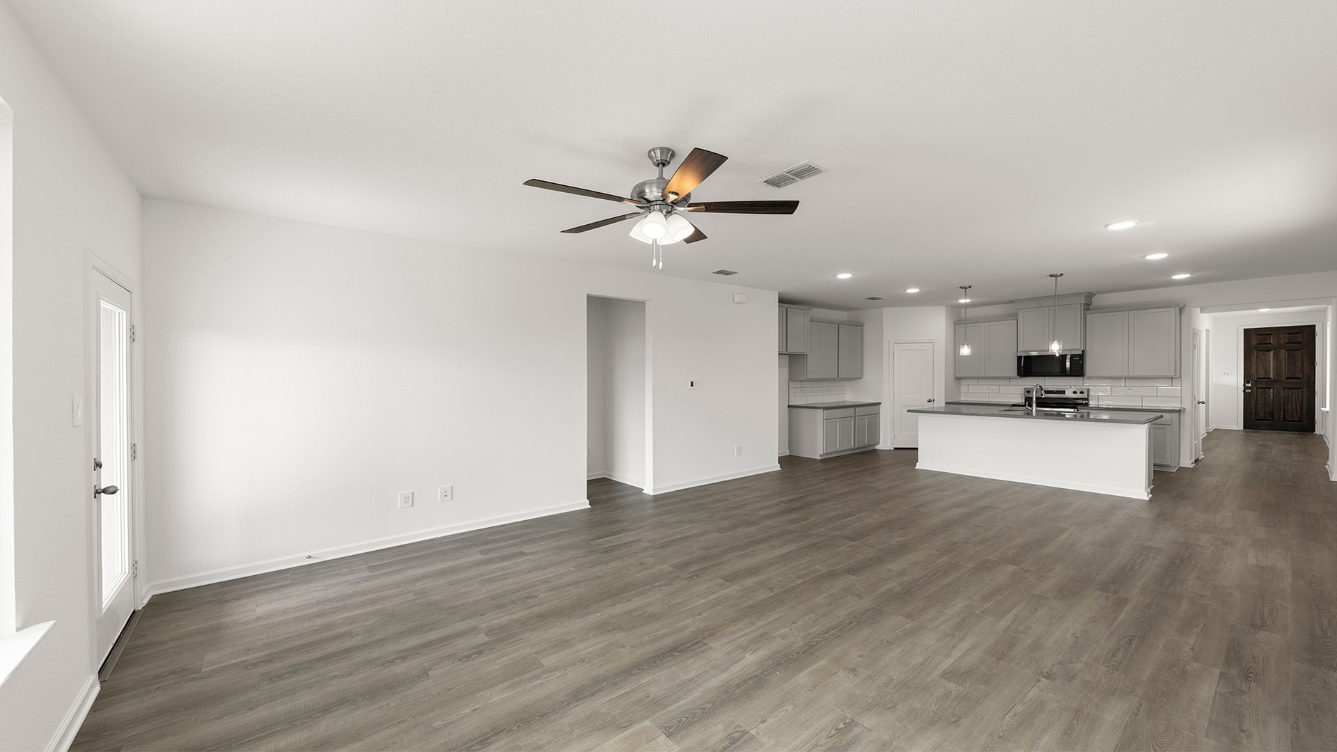 17_18. 1705 Meadow Crest - Family (2)
