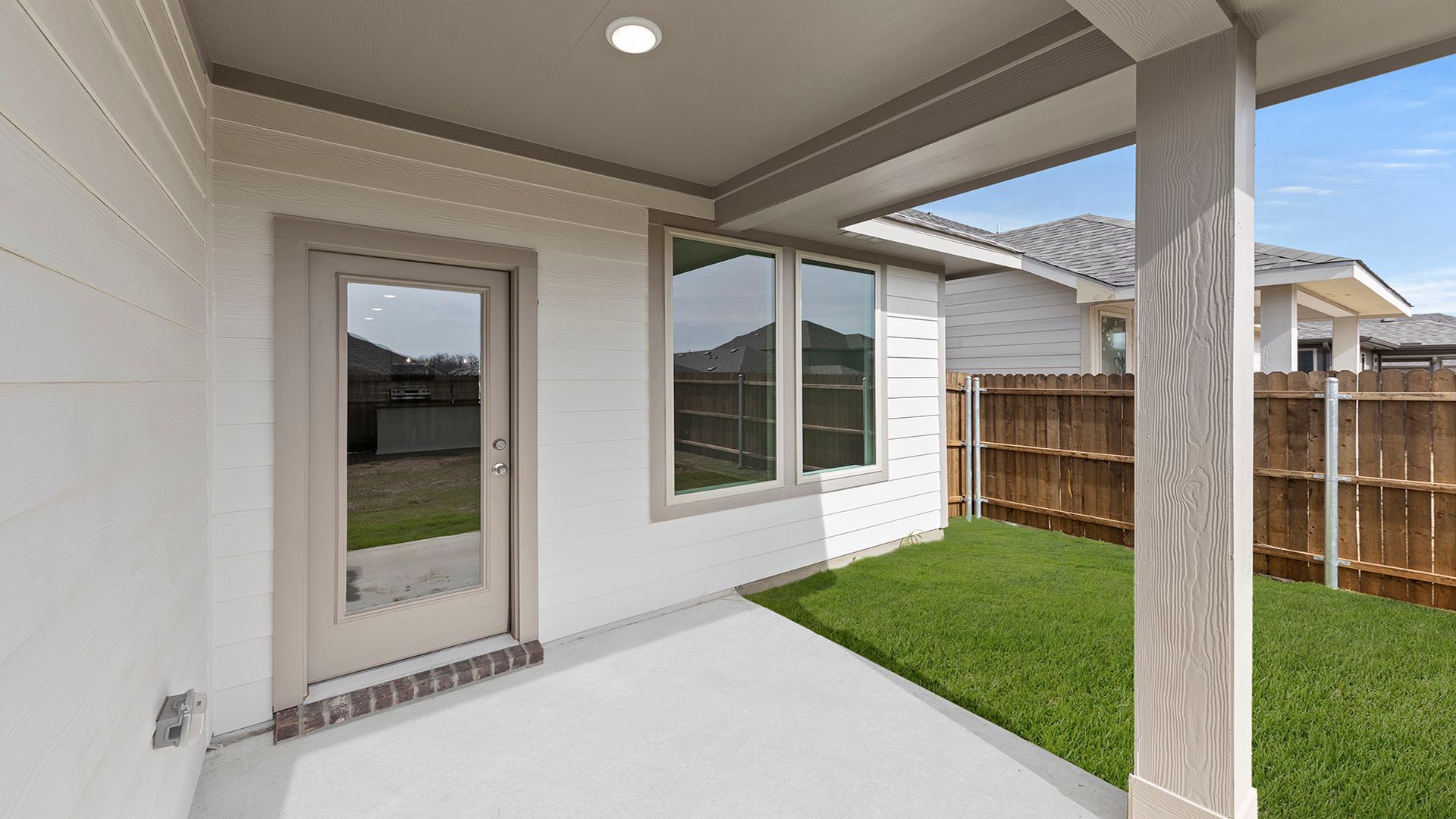 26_27. 1705 Meadow Crest - Patio