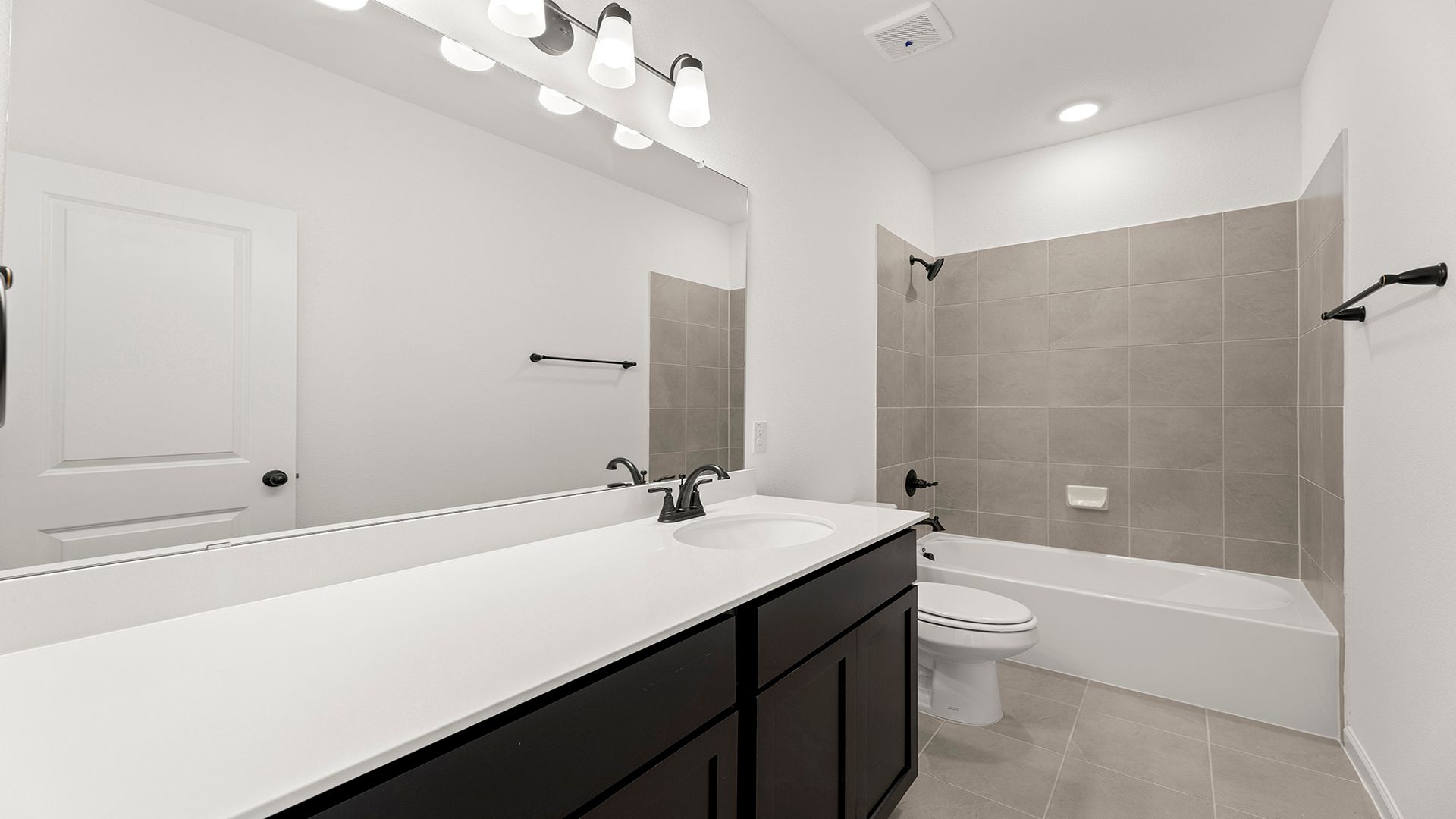 11_12. 2516 Yo Ranch - 2ND Bath