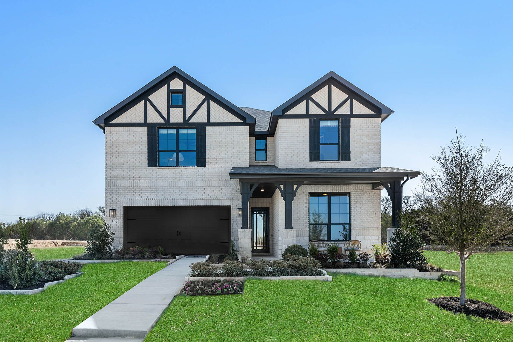 casa en Country Hollow por HistoryMaker Homes