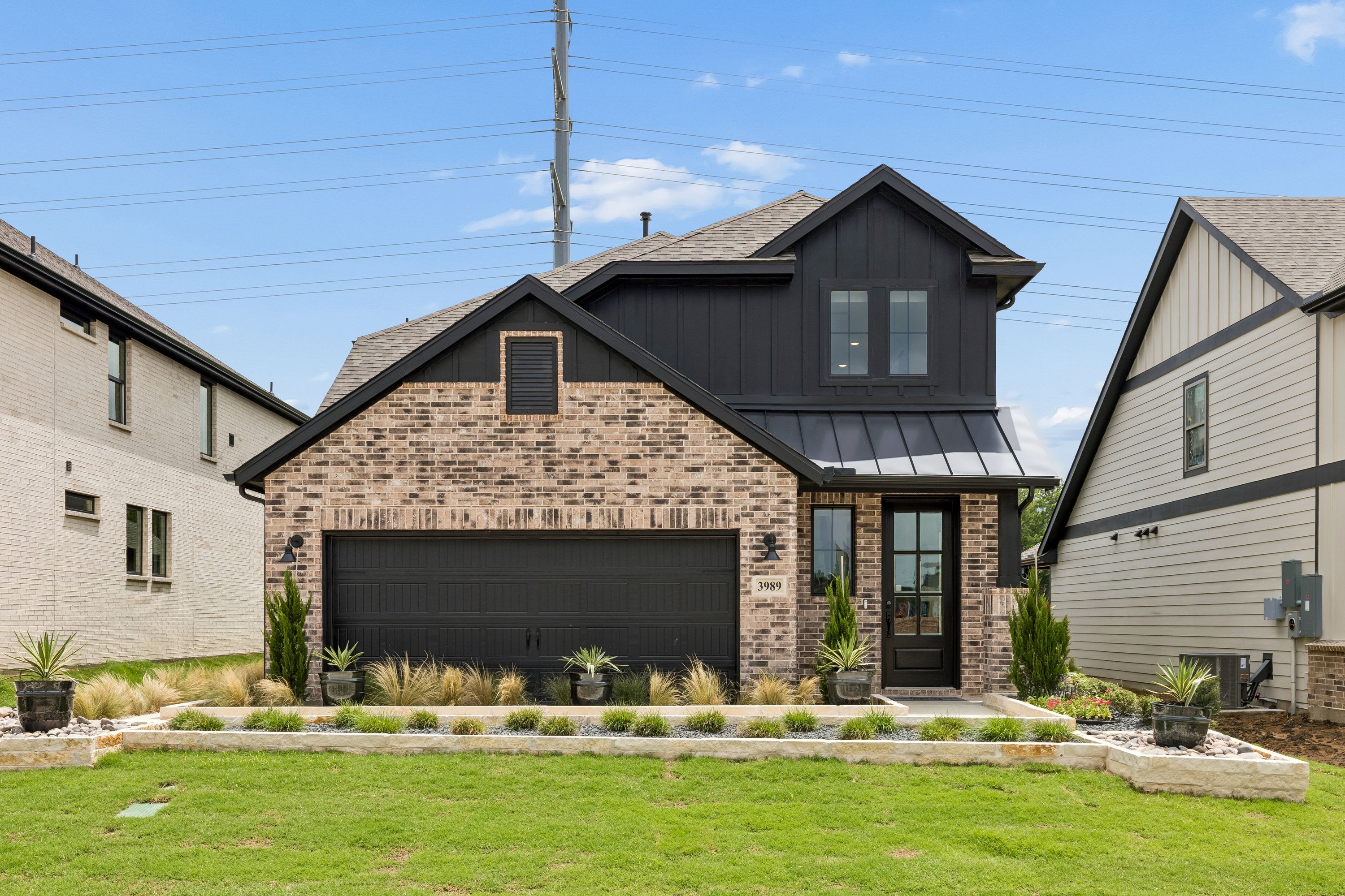 casa en Century Farms por HistoryMaker Homes